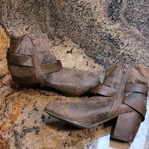 Chic & Comfortable Booties | Qupid